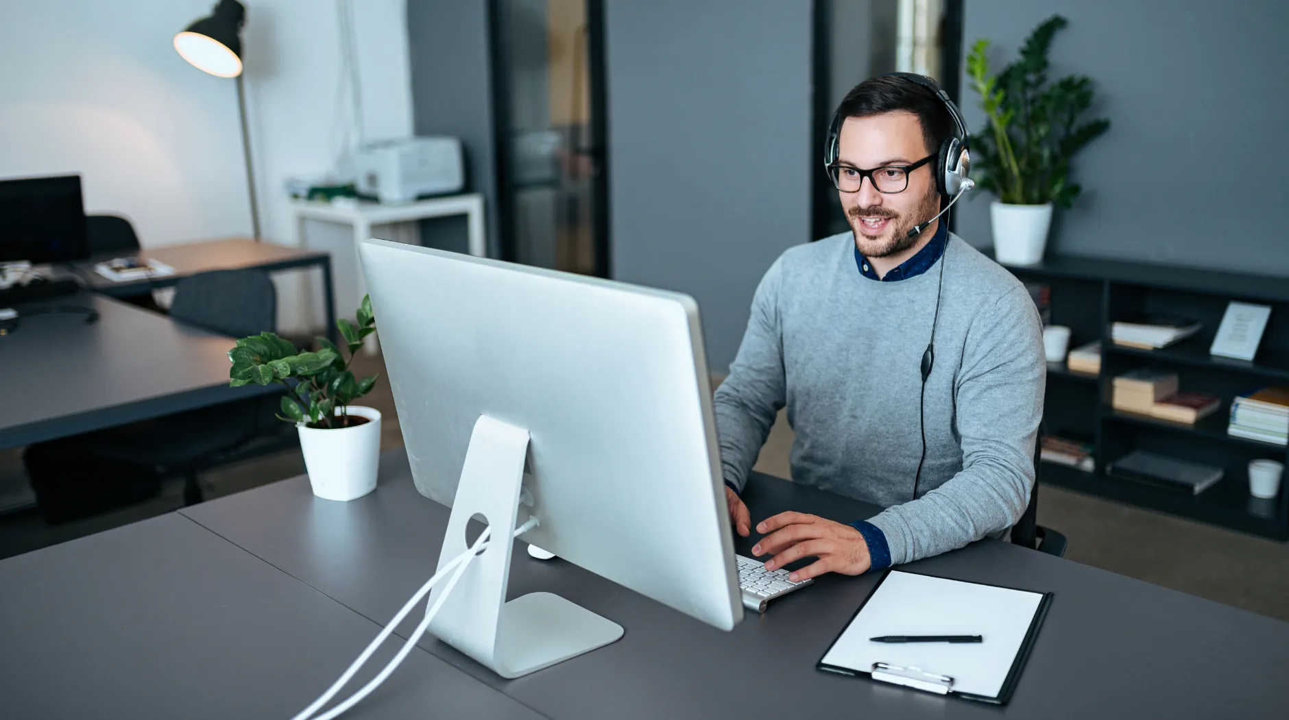 24/7 Outsourced IT Helpdesk Services (Tier 1-3) for US Companies and MSPs - MindWhiz